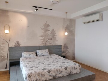 Master Bedroom in 4 BHK Apartment at DLF The Crest, Sector 54 – for Rent