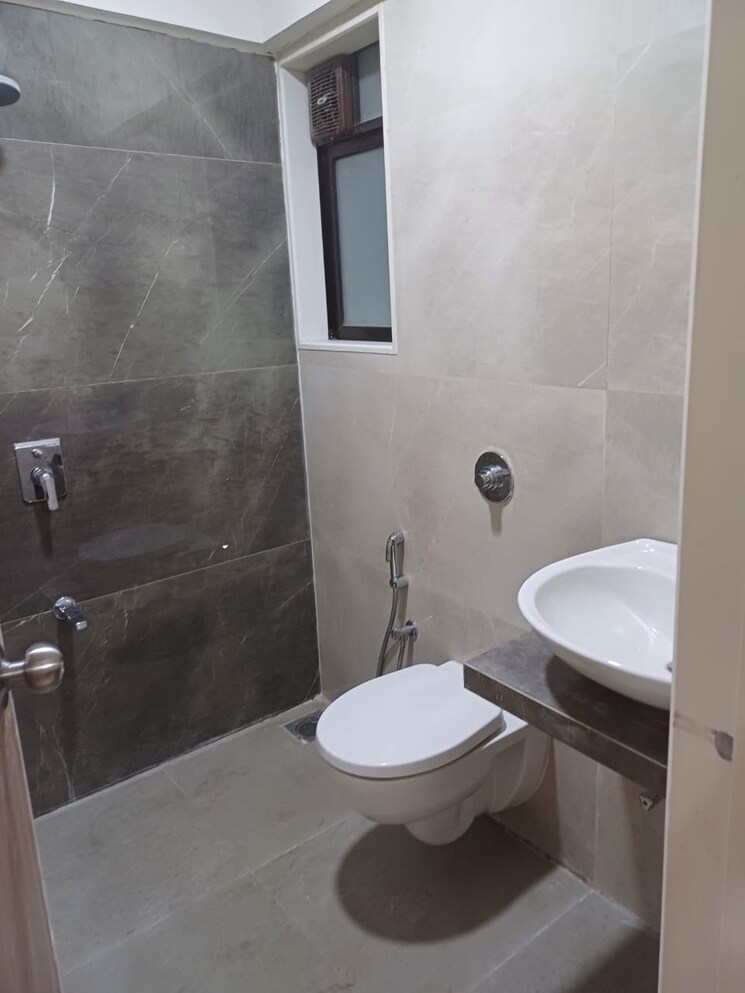 Bathroom, andheri east Pg For Boys & Girls In Andheri East 8901792