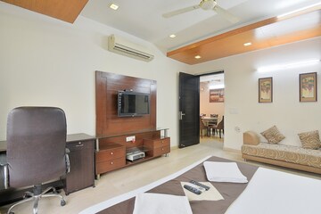 Bedroom in 3 BHK Apartment at Green Park – for Rent