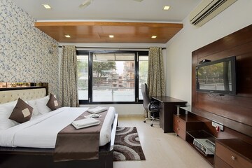 Bedroom in 3 BHK Apartment at Green Park – for Rent