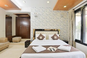 Bedroom in 3 BHK Apartment at Green Park – for Rent
