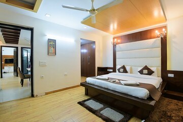 Bedroom in 3 BHK Apartment at Green Park – for Rent