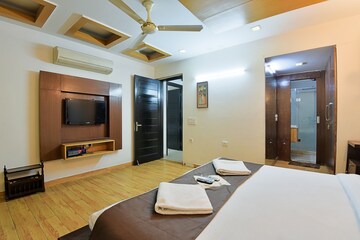 Living Room in 3 BHK Apartment at Green Park – for Rent