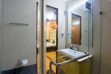 Bathroom in 3 BHK Apartment at Green Park – for Rent