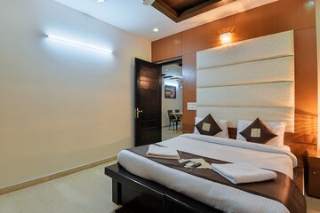 Bedroom in 3 BHK Apartment at Green Park – for Rent