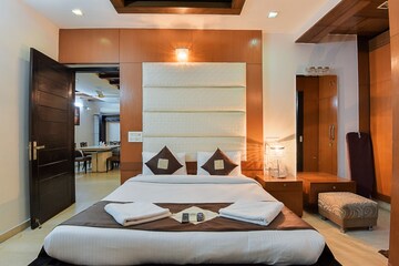 Bedroom in 3 BHK Apartment at Green Park – for Rent