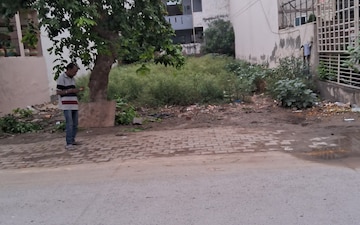 Plot For Sale in Sainik Colony