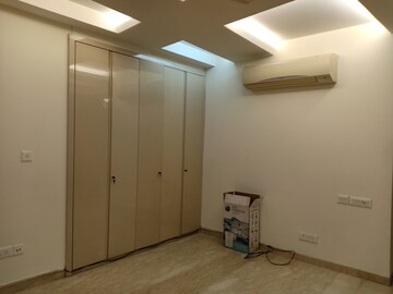 Room in 3 BHK Apartment at Defence Colony – for Rent
