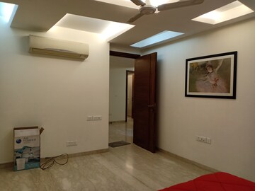 Room in 3 BHK Apartment at Defence Colony – for Rent