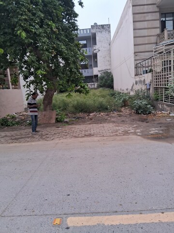  Plot For Sale in Sainik Colony