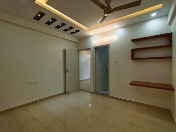 Room in 2 BHK Apartment at BM Luxuria, Hsr Layout – for Rent