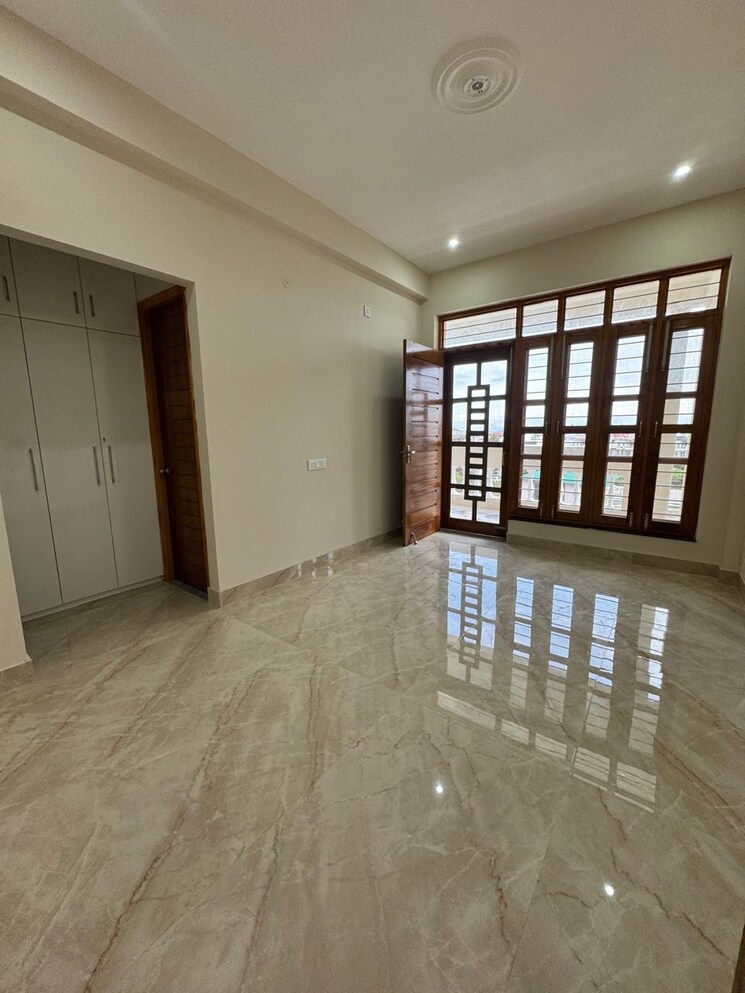 Room, sahastradhara road 3 Bedroom 2700 Sq.Ft. Builder Floor In Sahastradhara Road Dehradun 8901861