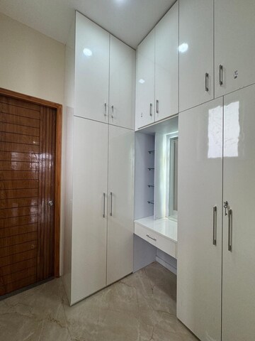 Room in 3 BHK Builder Floor at Sahastradhara Road – for Rent