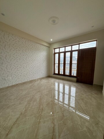 Room in 3 BHK Builder Floor at Sahastradhara Road – for Rent