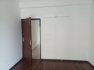 Room in 2.5 BHK Apartment at Jm Orchid, Sector 76 – for Sale