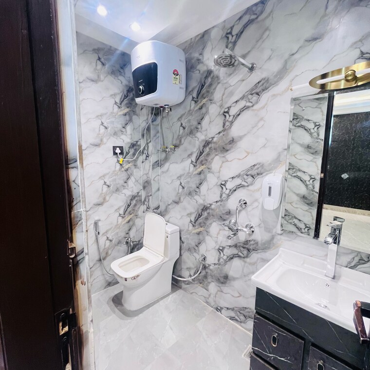 Bathroom, panchsheel vihar 3 Bedroom 125 Sq.Yd. Builder Floor In Panchsheel Vihar Delhi 8901917
