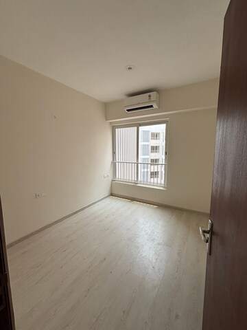 Room in 3 BHK Apartment at Shapoorji Pallonji Joyville Phase 2, Sector 102 – for Rent