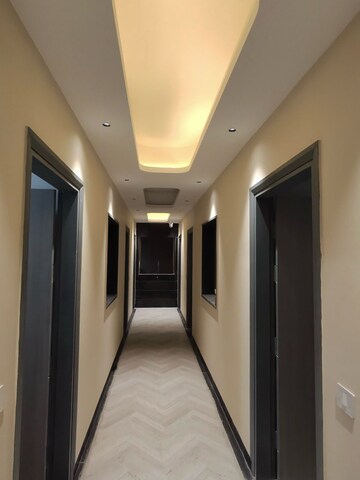 Building Lobby in 1 RK Builder Floor at Sector 39 – for Rent