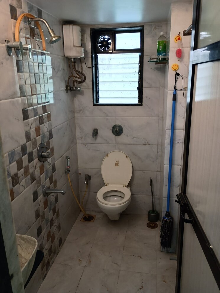 Bathroom, aditya-eksar-kavita 1 Bedroom 405 Sq.Ft. Apartment In Borivali West Mumbai 8901965