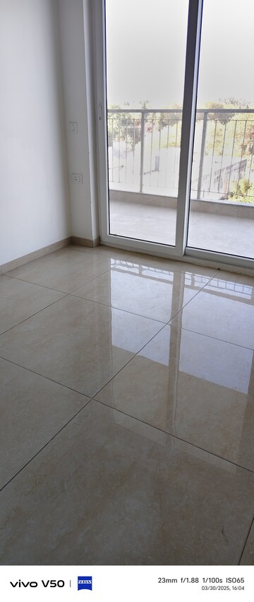 Room in 2 BHK Apartment at Raheja Vedaanta, Sector 108 – for Rent