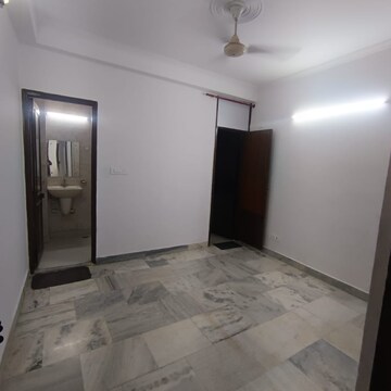 Room in 3 BHK Builder Floor at Khirki Extension – for Rent