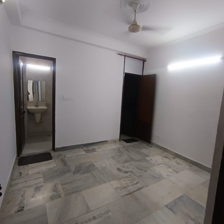 Room, khirki extension 3 Bedroom 105 Sq.Yd. Builder Floor In Khirki Extension Delhi 8901977