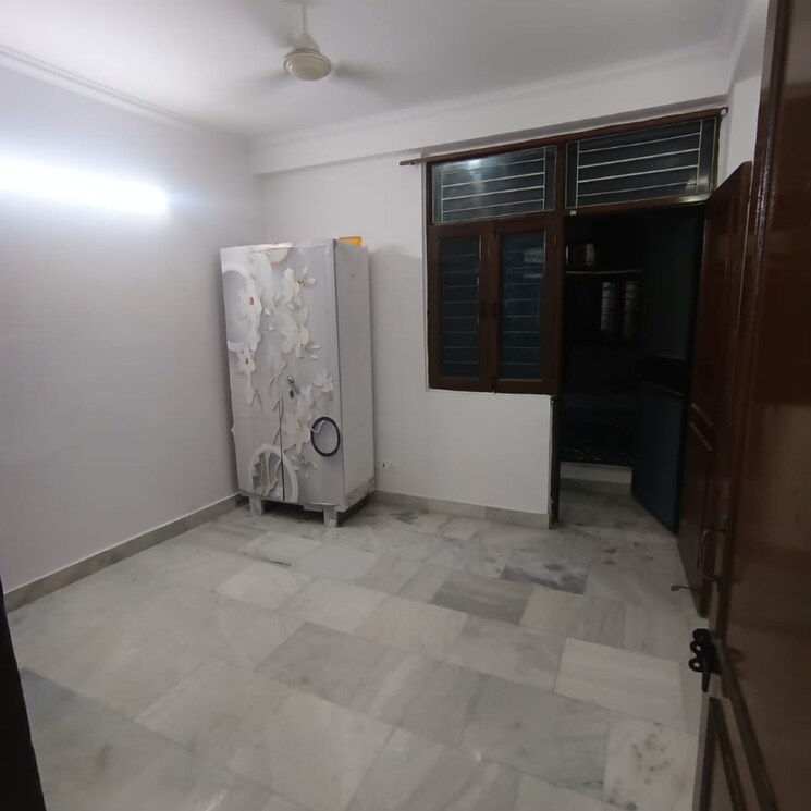 Room, khirki extension 3 Bedroom 105 Sq.Yd. Builder Floor In Khirki Extension Delhi 8901977