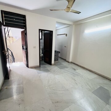 Room in 1 BHK Builder Floor at Khirki Extension – for Rent