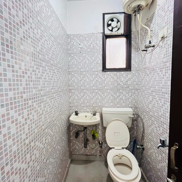 Bathroom in 1 BHK Builder Floor at Khirki Extension – for Rent