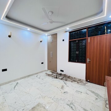 Room in 2 BHK Builder Floor at Khirki Extension – for Rent