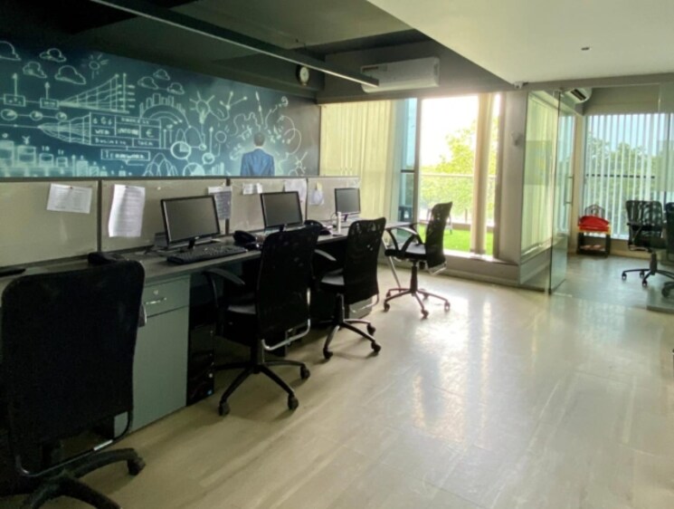 Team Area, fergusson college road Commercial Office Space 1800 Sq.Ft. In Fergusson College Road Pune 8902021