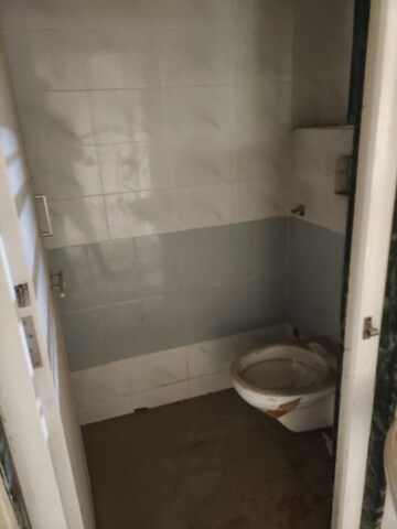 Bathroom in 1 BHK Apartment at Sector 14 Dwarka – for Rent