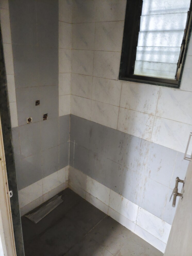 Bathroom, sector 14 dwarka 1 Bedroom 450 Sq.Ft. Apartment In Sector 14 Dwarka Delhi 8902032