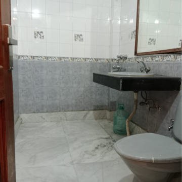 Bathroom in 3 BHK Builder Floor at Malviya Nagar – for Rent