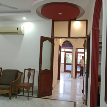 Building Lobby in 3 BHK Builder Floor at Malviya Nagar – for Rent