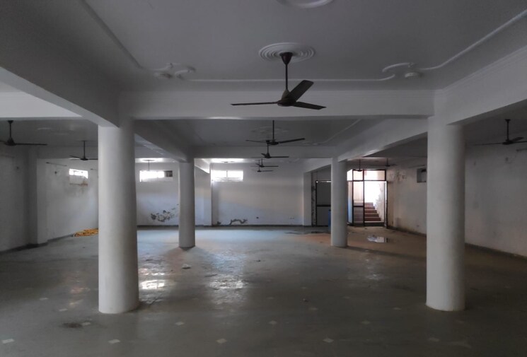  Parking, kursi road Commercial Warehouse 5000 Sq.Ft. In Kursi Road Lucknow 8902068
