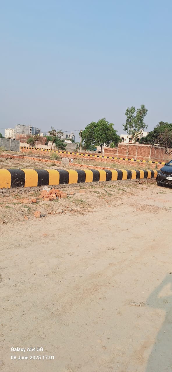 Plot For Sale in Deva Road 
