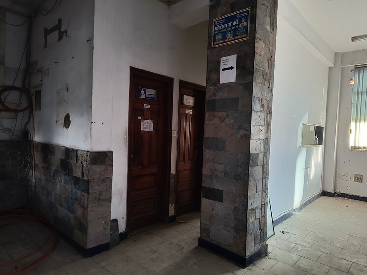 Washroom, sarita vihar Commercial Office Space 1250 Sq.Ft. In Sarita Vihar Delhi 8902075