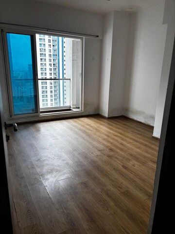 Room in 3.5 BHK Apartment at Sheth Avalon, Laxmi Nagar – for Rent