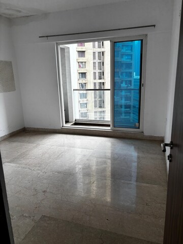Room in 3.5 BHK Apartment at Sheth Avalon, Laxmi Nagar – for Rent