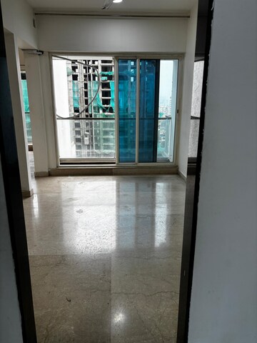 Room in 3.5 BHK Apartment at Sheth Avalon, Laxmi Nagar – for Rent
