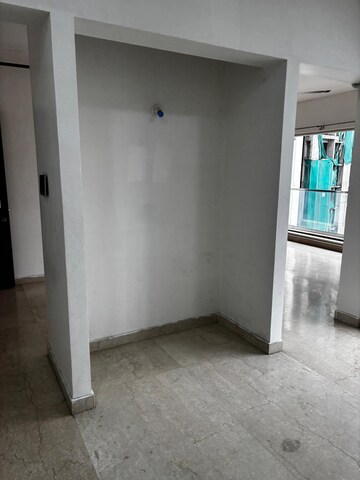 Room in 3.5 BHK Apartment at Sheth Avalon, Laxmi Nagar – for Rent