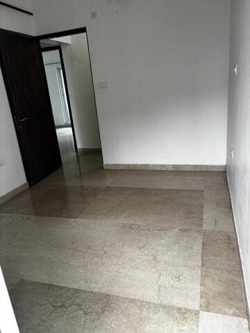 Room in 3.5 BHK Apartment at Sheth Avalon, Laxmi Nagar – for Rent