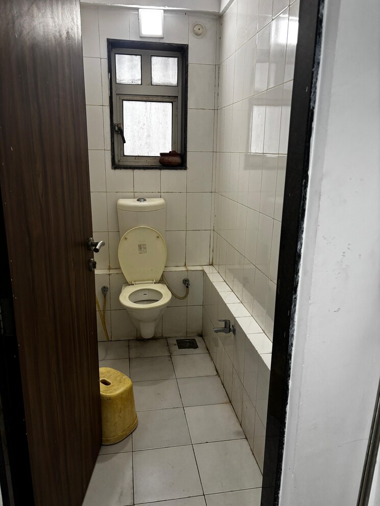 Bathroom, sheth-avalon 3.5 Bedroom 1300 Sq.Ft. Apartment In Laxmi Nagar Thane 8902107