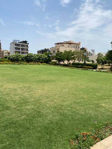 4 BHK Builder Floor – Garden View at Emaar Emerald Floors, Sector 65 - for Rent