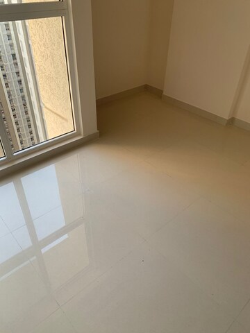 Room in 1 BHK Apartment at Lodha Amara, Kolshet Road – for Sale