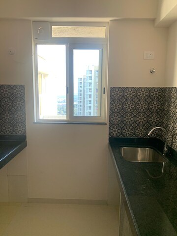 Room in 1 BHK Apartment at Lodha Amara, Kolshet Road – for Sale