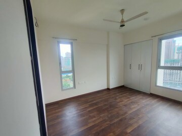 Room in 2 BHK Apartment at Piramal Vaikunth, Balkum Pada – for Rent