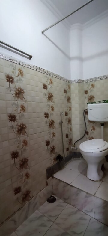 Bathroom in 1 BHK Apartment at Sarita Vihar – for Rent