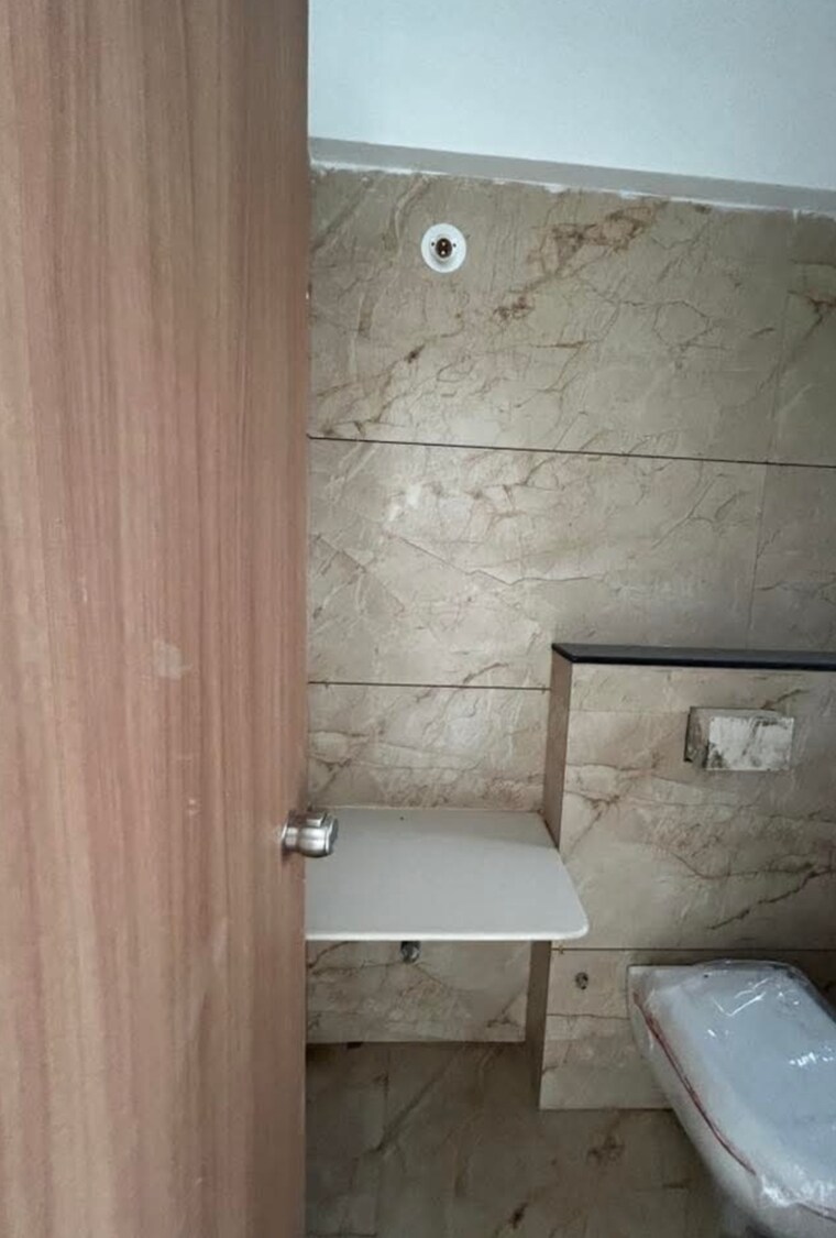 Bathroom, lodha-bella-vita 2 Bedroom 1250 Sq.Ft. Apartment In Nibm Road Pune 8902181